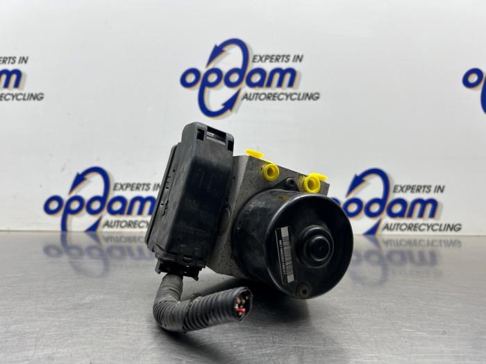 Gebruikte ABS Pomp Mazda 2 (NB/NC/ND/NE) 1.6 16V Prijs € 75,00 Margeregeling aangeboden door Gebr Opdam B.V.