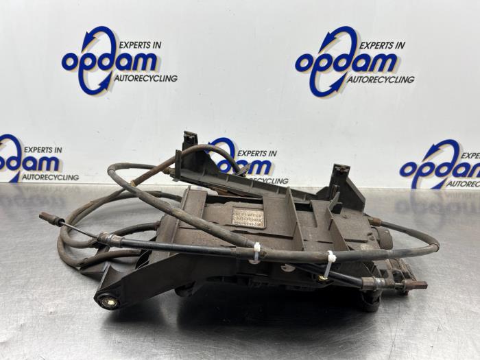 Gebruikte Handrem motor Renault Scénic II (JM) 1.6 16V Prijs € 300,00 Margeregeling aangeboden door Gebr Opdam B.V.