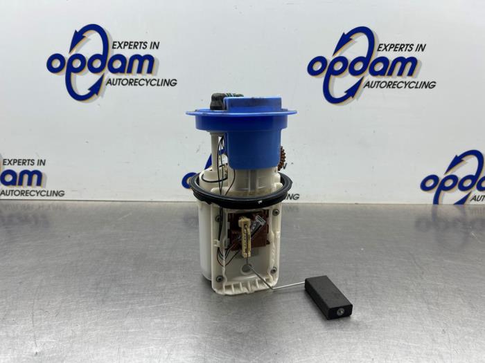 Gebruikte Benzinepomp Volkswagen Golf V (1K1) 2.0 FSI 16V Prijs € 50,00 Margeregeling aangeboden door Gebr Opdam B.V.