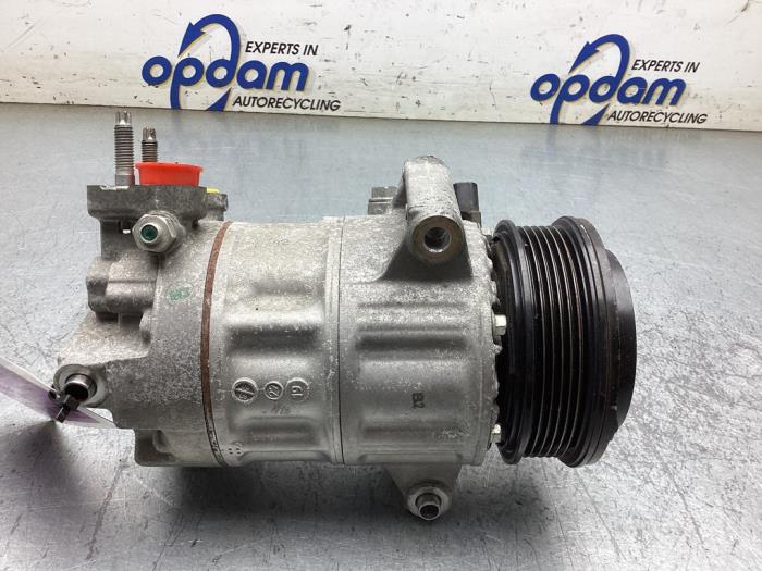 Gebruikte Pomp Airco Ford Focus 4 Wagon 1.0 Ti-VCT EcoBoost 12V 125 Prijs € 150,00 Margeregeling aangeboden door Gebr Opdam B.V.