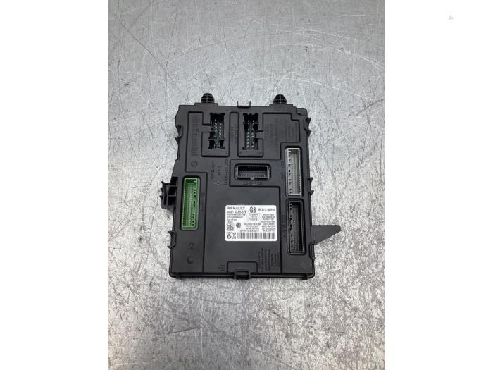 Gebruikte Module Bodycontrol Renault Megane IV Estate (RFBK) 1.3 TCE 140 16V Prijs € 100,00 Margeregeling aangeboden door Gebr Opdam B.V.
