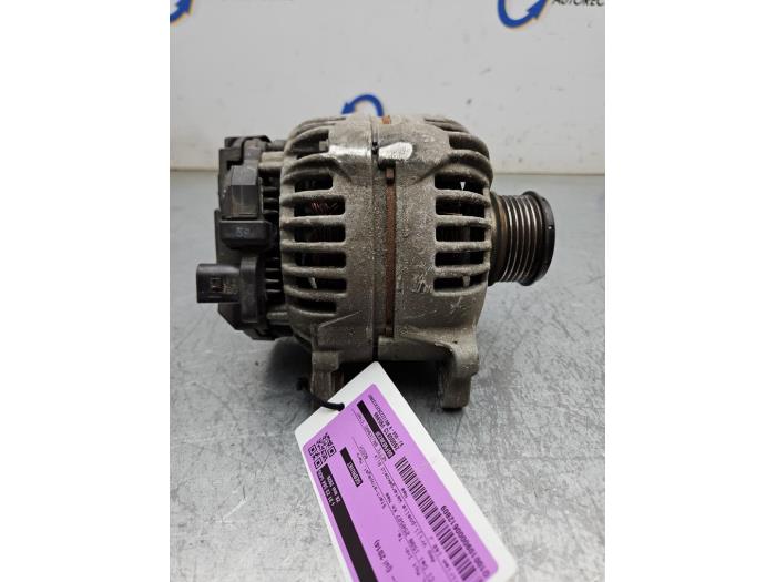 Gebruikte Alternator Volkswagen Caddy III (2KA,2KH,2CA,2CH) 1.6 TDI 16V Prijs € 100,00 Margeregeling aangeboden door Gebr Opdam B.V.