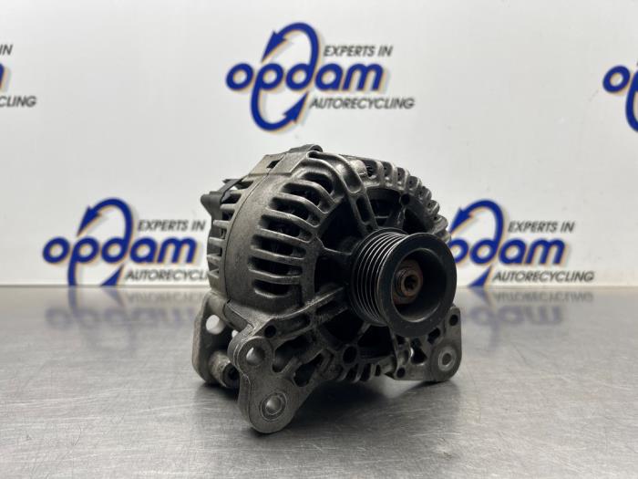 Gebruikte Dynamo Volkswagen Golf V (1K1) 1.6 FSI 16V Prijs € 75,00 Margeregeling aangeboden door Gebr Opdam B.V.