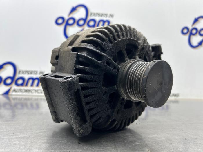 Alternator van een Mercedes-Benz Sprinter 3t (906.61) 211 CDI 16V 2007