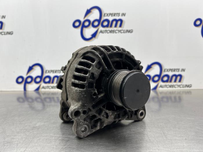 Gebruikte Dynamo Seat Leon (1P1) 2.0 FSI 16V Prijs € 75,00 Margeregeling aangeboden door Gebr Opdam B.V.
