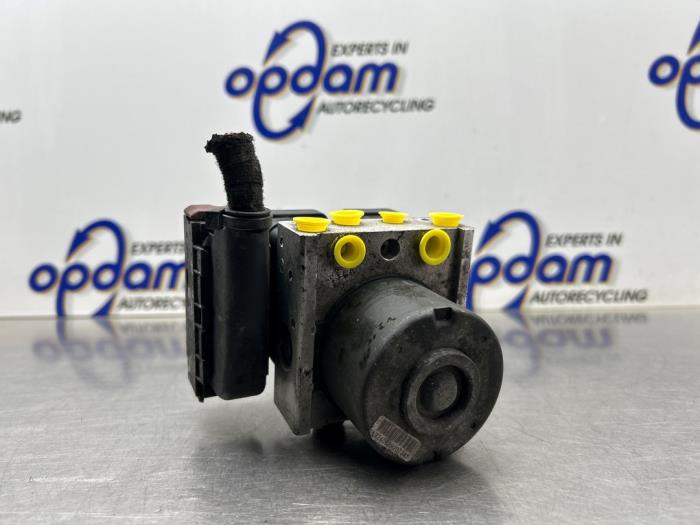 Gebruikte ABS Pomp Opel Astra H (L48) 1.6 16V Twinport Prijs € 150,00 Margeregeling aangeboden door Gebr Opdam B.V.