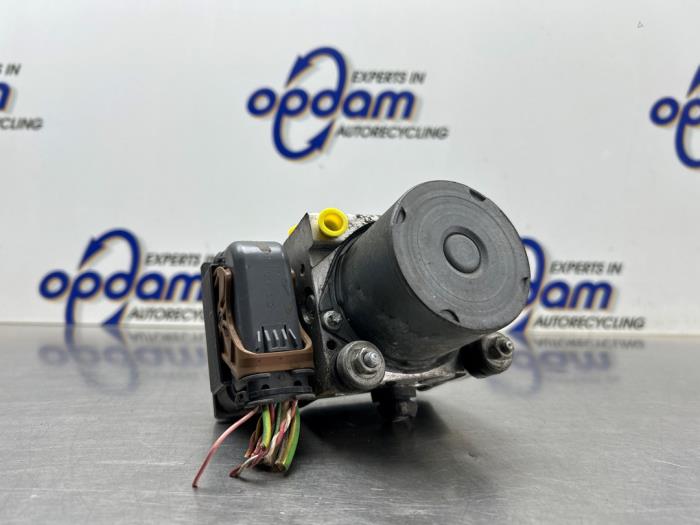 Gebruikte ABS Pomp Peugeot Partner (GC/GF/GG/GJ/GK) 1.6 HDI 90 16V Prijs € 125,00 Margeregeling aangeboden door Gebr Opdam B.V.