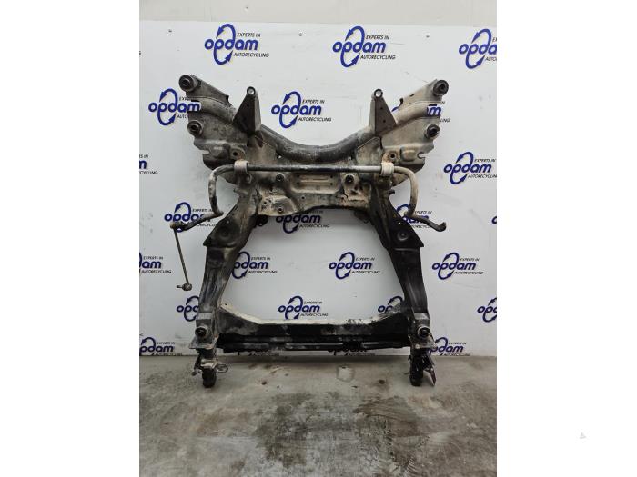 Gebruikte Subframe Mercedes Vito (447.6) 1.6 109 CDI 16V Prijs € 225,00 Margeregeling aangeboden door Gebr Opdam B.V.