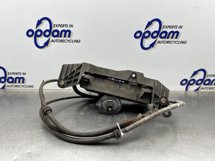 Gebruikte Handrem motor Renault Grand Scénic II (JM) 2.0 16V Prijs € 200,00 Margeregeling aangeboden door Gebr Opdam B.V.