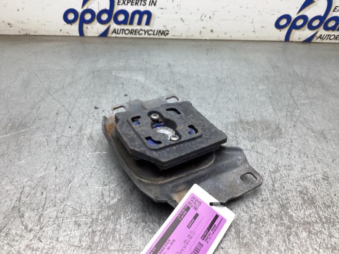 Gebruikte Versnellingsbak Steun Ford Focus 3 Wagon 1.0 Ti-VCT EcoBoost 12V 100 Prijs € 25,00 Margeregeling aangeboden door Gebr Opdam B.V.