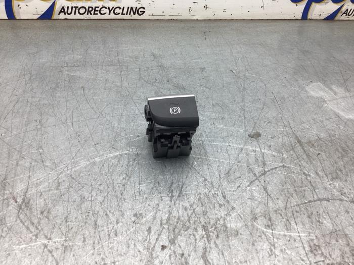 Gebruikte Schakelaar handrem Audi A3 Sportback (8VA/8VF) 1.4 TFSI 16V e-tron Prijs € 15,00 Margeregeling aangeboden door Gebr Opdam B.V.