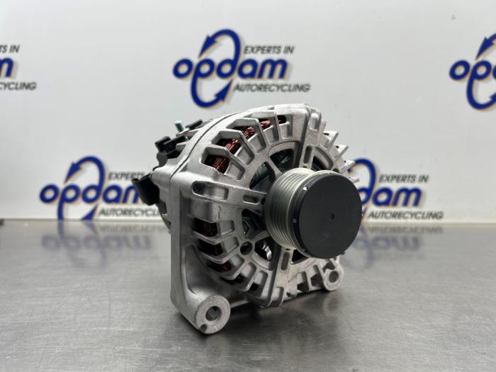 Gebruikte Dynamo BMW 5 serie (F10) 520d 16V Prijs € 150,00 Margeregeling aangeboden door Gebr Opdam B.V.
