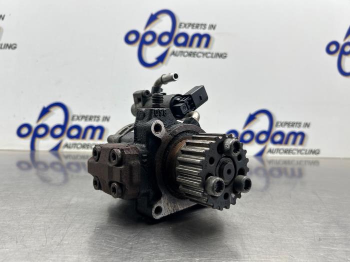 Gebruikte Brandstofpomp Mechanisch Volkswagen Caddy III (2KA,2KH,2CA,2CH) 1.6 TDI 16V Prijs € 350,00 Margeregeling aangeboden door Gebr Opdam B.V.