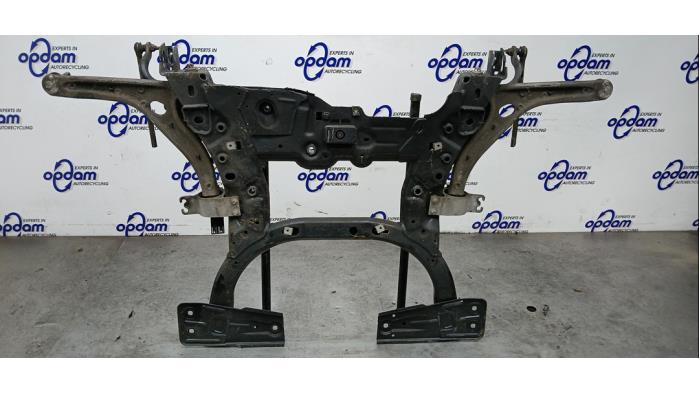 Subframe van een Mercedes-Benz A (W176) 1.5 A-180 CDI, A-180d 16V 2014