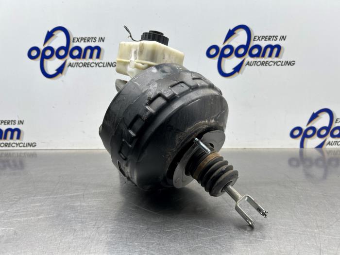 Gebruikte Rembekrachtiger BMW 3 serie (E90) 320i 16V Prijs € 125,00 Margeregeling aangeboden door Gebr Opdam B.V.