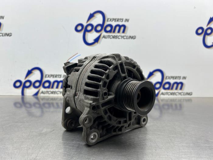 Gebruikte Dynamo Volkswagen Polo IV (9N1/2/3) 1.4 16V Prijs € 50,00 Margeregeling aangeboden door Gebr Opdam B.V.