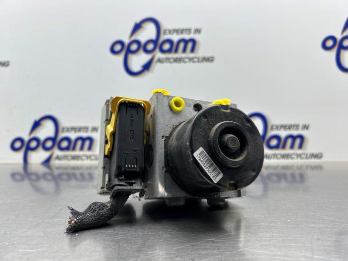 Gebruikte ABS Pomp Peugeot 206 (2A/C/H/J/S) 1.4 XR,XS,XT,Gentry Prijs € 175,00 Margeregeling aangeboden door Gebr Opdam B.V.