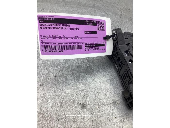 Gebruikte Sensor Gaspedaalpositie Mercedes Sprinter 3,5t (907.6/910.6) 311 CDI 2.0 D RWD Prijs € 35,00 Margeregeling aangeboden door Gebr Opdam B.V.