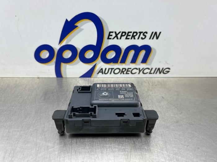 Gebruikte Deur module Mercedes Sprinter 3t (906.61) 211 CDI 16V Prijs € 42,35 Inclusief btw aangeboden door Gebr Opdam B.V.