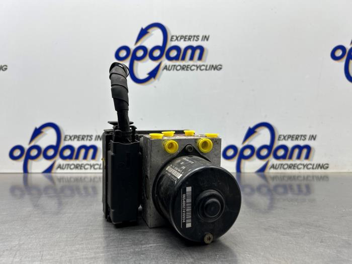 Gebruikte ABS Pomp Volkswagen Polo IV (9N1/2/3) 1.4 16V Prijs € 125,00 Margeregeling aangeboden door Gebr Opdam B.V.