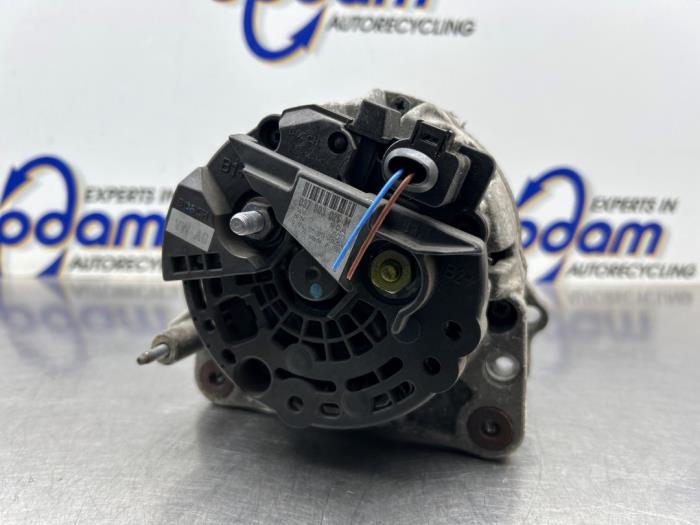 Alternator van een Volkswagen Polo IV (9N1/2/3) 1.4 16V 2004