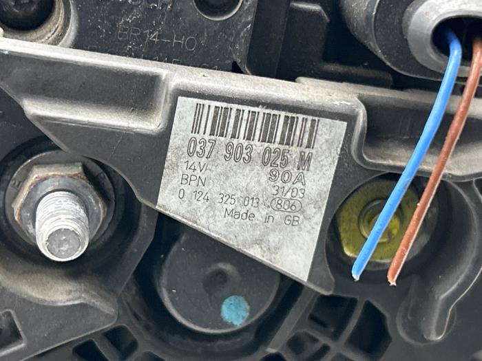 Alternator van een Volkswagen Polo IV (9N1/2/3) 1.4 16V 2004