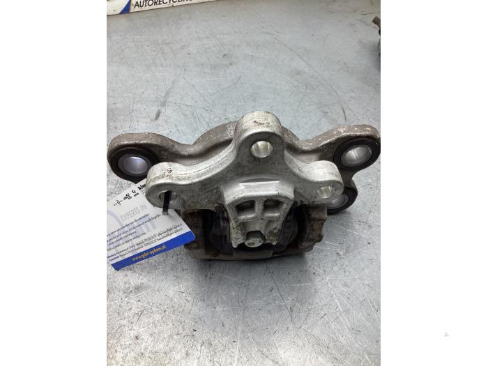 Gebruikte Versnellingsbak Steun Volvo XC60 I (DZ) 2.0 T5 16V Prijs € 30,00 Margeregeling aangeboden door Gebr Opdam B.V.