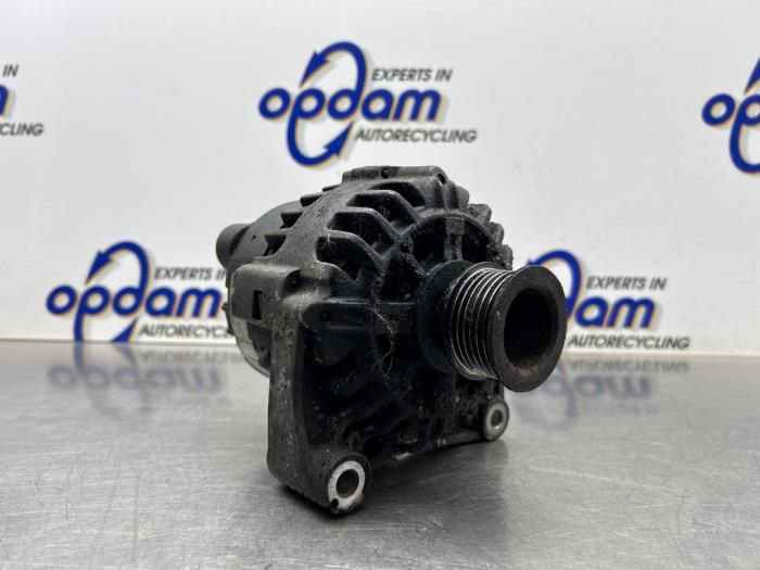 Gebruikte Dynamo BMW 5 serie (E39) 530i 24V Prijs € 90,00 Margeregeling aangeboden door Gebr Opdam B.V.