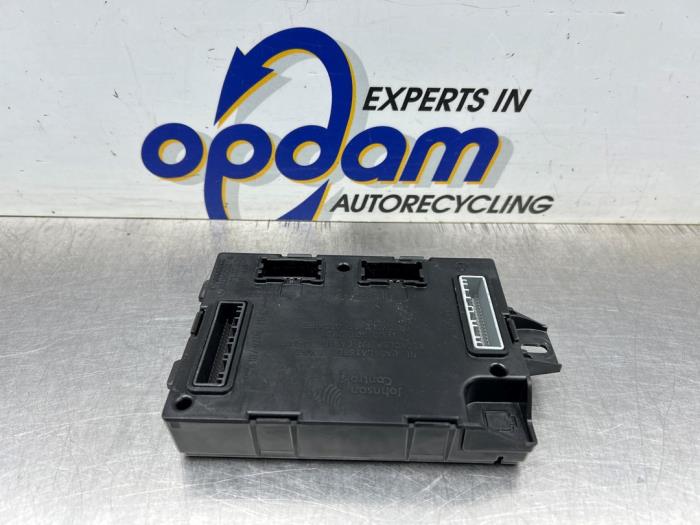 Gebruikte Module Bodycontrol Renault Captur I (2R) 1.2 TCE 16V EDC Prijs € 50,00 Margeregeling aangeboden door Gebr Opdam B.V.