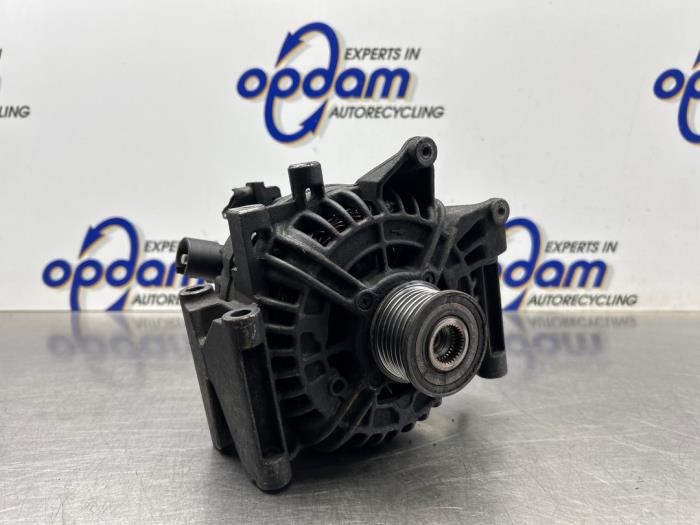 Gebruikte Dynamo Mercedes C Combi (S203) 2.2 C-200 CDI 16V Prijs € 75,00 Margeregeling aangeboden door Gebr Opdam B.V.
