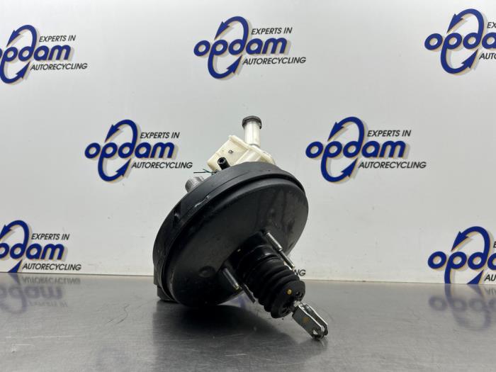 Gebruikte Rembooster Nissan Micra (K13) 1.2 12V Prijs € 125,00 Margeregeling aangeboden door Gebr Opdam B.V.