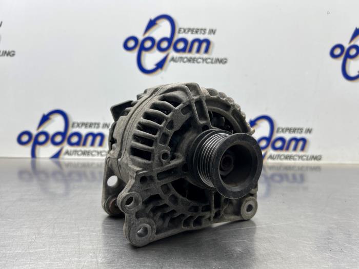 Gebruikte Dynamo Volkswagen Polo IV (9N1/2/3) 1.4 16V Prijs € 50,00 Margeregeling aangeboden door Gebr Opdam B.V.