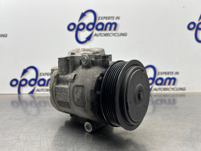 Gebruikte Aircopomp Volkswagen Polo IV (9N1/2/3) 1.4 16V Prijs € 75,00 Margeregeling aangeboden door Gebr Opdam B.V.