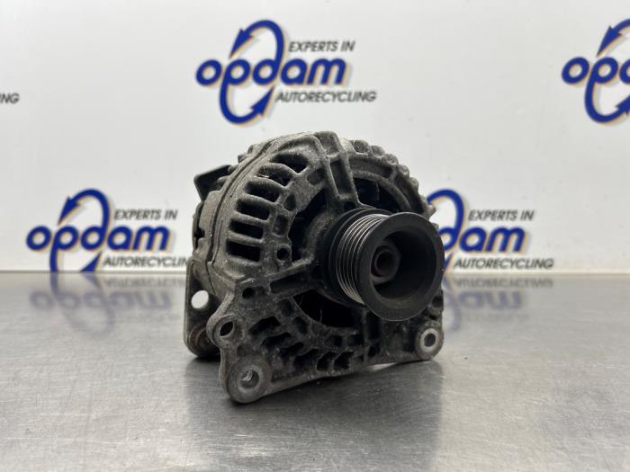 Gebruikte Dynamo Volkswagen Polo IV (9N1/2/3) 1.4 16V Prijs € 50,00 Margeregeling aangeboden door Gebr Opdam B.V.