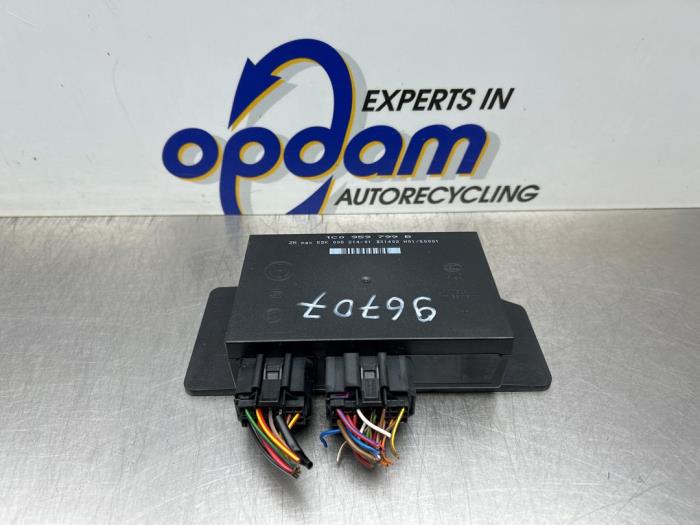 Gebruikte Bodycontrol Module Volkswagen Passat (3B3) 2.0 Prijs € 75,00 Margeregeling aangeboden door Gebr Opdam B.V.