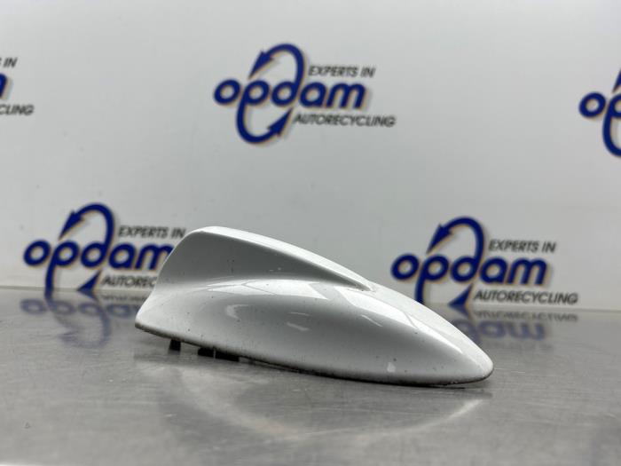 Gebruikte Antenne Volvo V40 (MV) 2.0 D2 16V Prijs € 40,00 Margeregeling aangeboden door Gebr Opdam B.V.