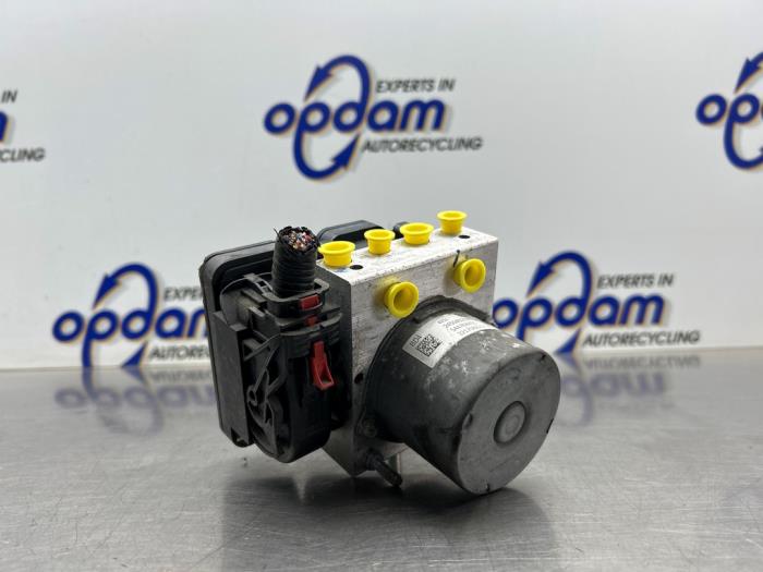 Gebruikte ABS Pomp Opel Karl 1.0 12V Prijs € 125,00 Margeregeling aangeboden door Gebr Opdam B.V.