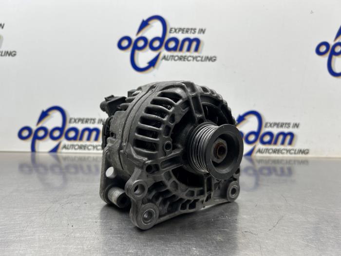 Gebruikte Dynamo Volkswagen Touran (1T1/T2) 1.6 FSI 16V Prijs € 100,00 Margeregeling aangeboden door Gebr Opdam B.V.