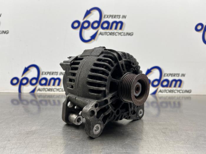 Gebruikte Dynamo Volkswagen Golf Plus (5M1/1KP) 1.6 FSI 16V Prijs € 75,00 Margeregeling aangeboden door Gebr Opdam B.V.