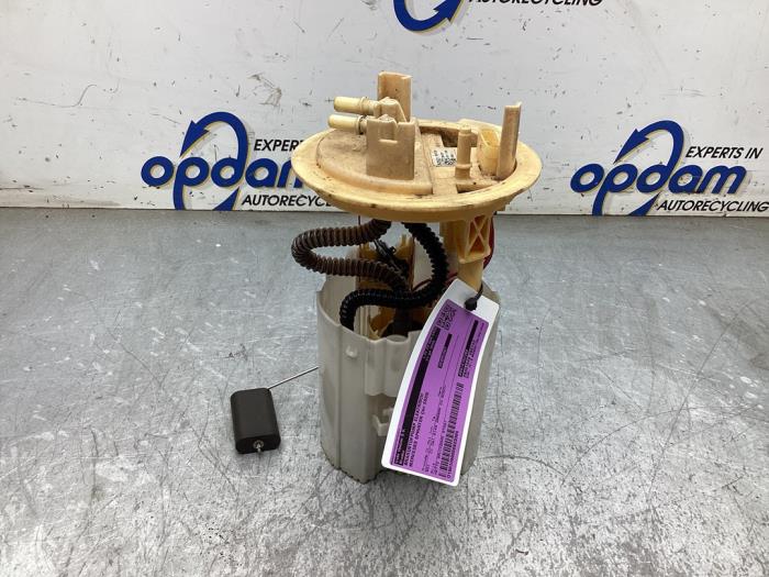 Gebruikte Tank element Pomp Mercedes Sprinter 5t 514 CDI 2.1 D RWD Prijs € 125,00 Margeregeling aangeboden door Gebr Opdam B.V.