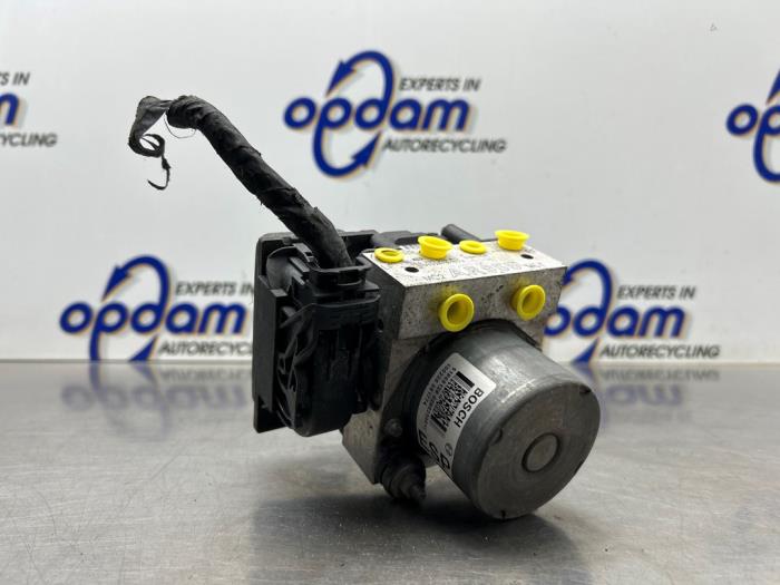 Gebruikte ABS Pomp Alfa Romeo MiTo (955) 1.4 Turbo Multi Air 16V Quadrifoglio Verde Prijs € 125,00 Margeregeling aangeboden door Gebr Opdam B.V.