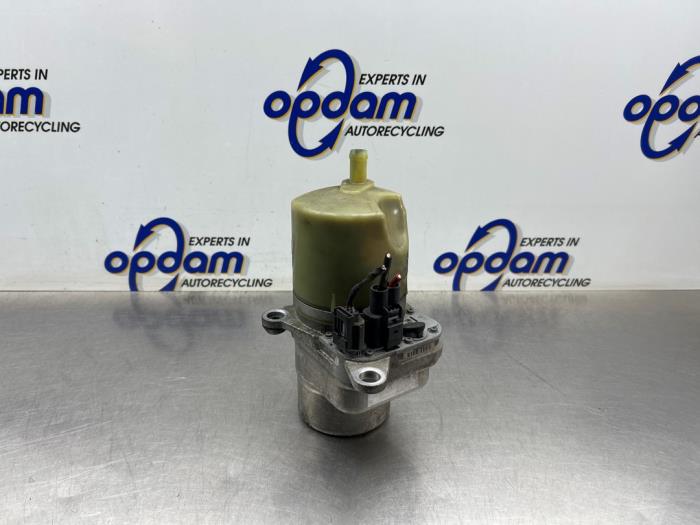 Gebruikte Pomp Servo Volvo V50 (MW) 2.4 20V Prijs € 125,00 Margeregeling aangeboden door Gebr Opdam B.V.