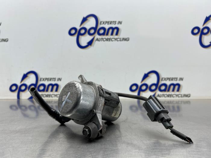 Gebruikte Vacuumpomp Rembekrachtiging Volvo V50 (MW) 2.4 20V Prijs € 100,00 Margeregeling aangeboden door Gebr Opdam B.V.