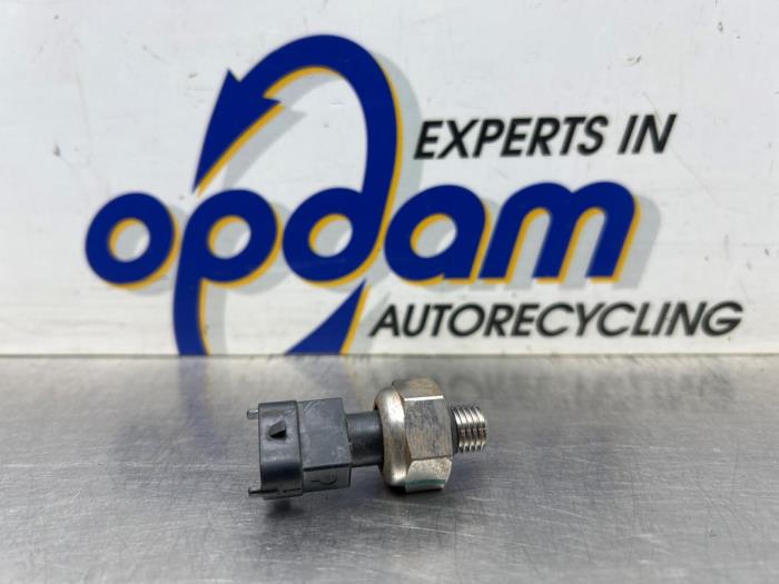 Gebruikte Brandstofdruk sensor Opel Zafira (M75) 2.2 16V Direct Ecotec Prijs € 75,00 Margeregeling aangeboden door Gebr Opdam B.V.