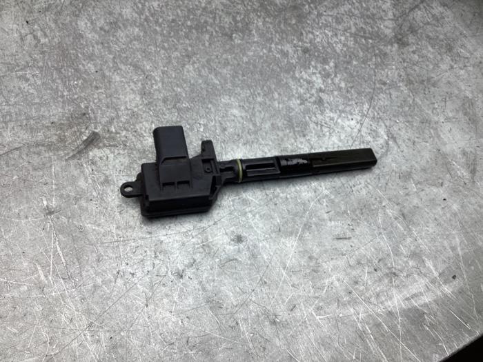 Gebruikte Olie niveau sensor Volkswagen Polo V (6R) 1.2 TDI 12V BlueMotion Prijs € 15,00 Margeregeling aangeboden door Gebr Opdam B.V.