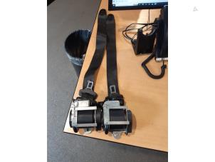 Gebruikte Gordelspanner Set Landrover Freelander II 2.2 td4 16V Prijs op aanvraag aangeboden door Gebr Opdam B.V.