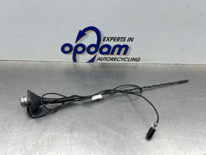 Gebruikte Antenne Renault Twingo II (CN) 1.2 Prijs € 25,00 Margeregeling aangeboden door Gebr Opdam B.V.