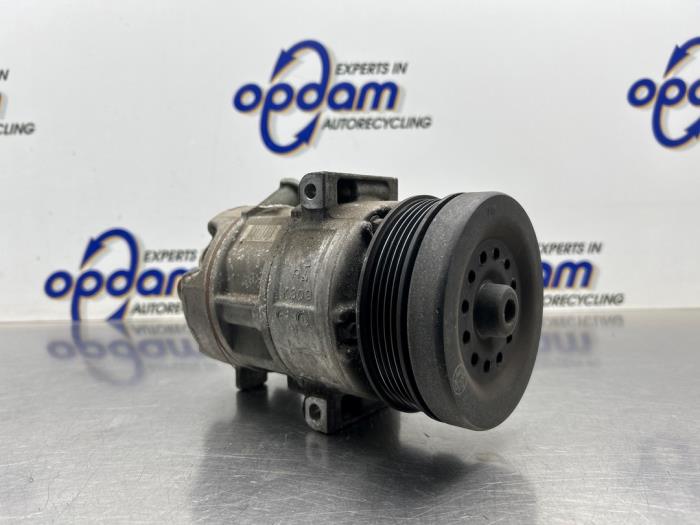Gebruikte Pomp Airco Opel Corsa D 1.4 16V Twinport Prijs € 99,00 Margeregeling aangeboden door Gebr Opdam B.V.