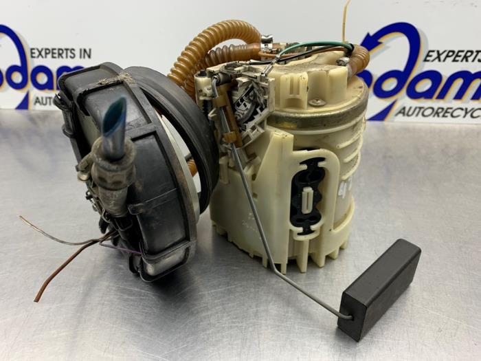Gebruikte Benzinepomp Volkswagen Polo III (6N1) 1.4i 60 Prijs € 24,00 Margeregeling aangeboden door Gebr Opdam B.V.
