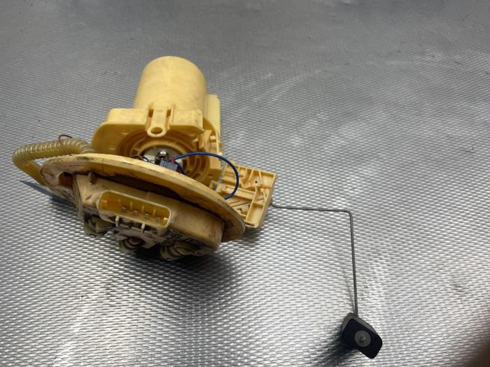 Gebruikte Tank element Pomp Saab 9-3 II Sport Sedan (YS3F) 1.9 TiD Prijs € 64,00 Margeregeling aangeboden door Gebr Opdam B.V.